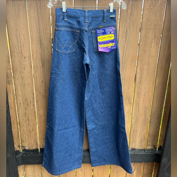 Vintage Wrangler Women's Extreme Wide Leg Jeans - Picture 5 of 9